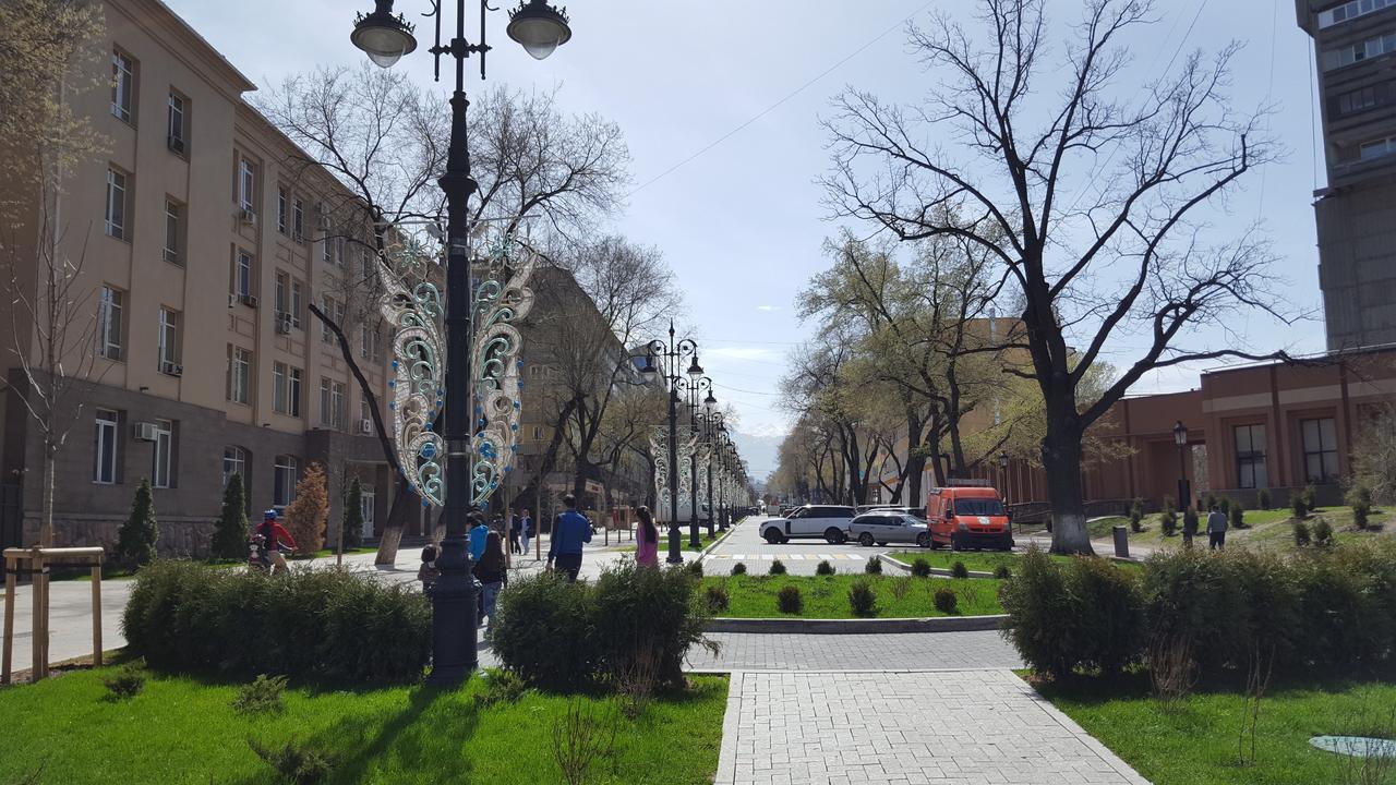 Apartment On Nazarbayeva 77 Ałma Ata Zewnętrze zdjęcie